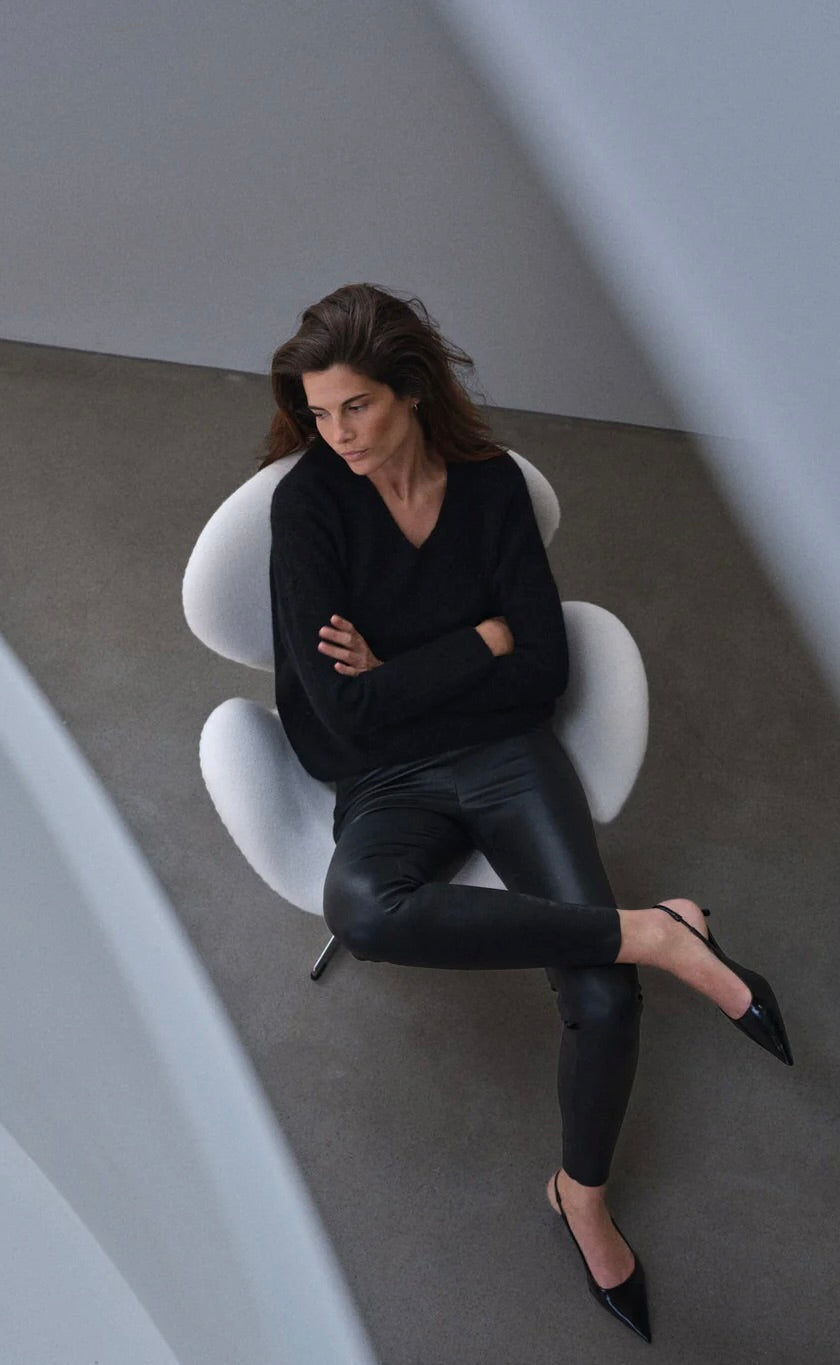 Thora V-Neck Knit Black