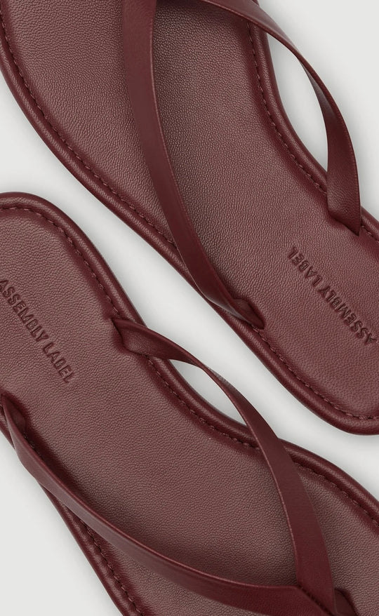 Alina Leather Thong Raisin