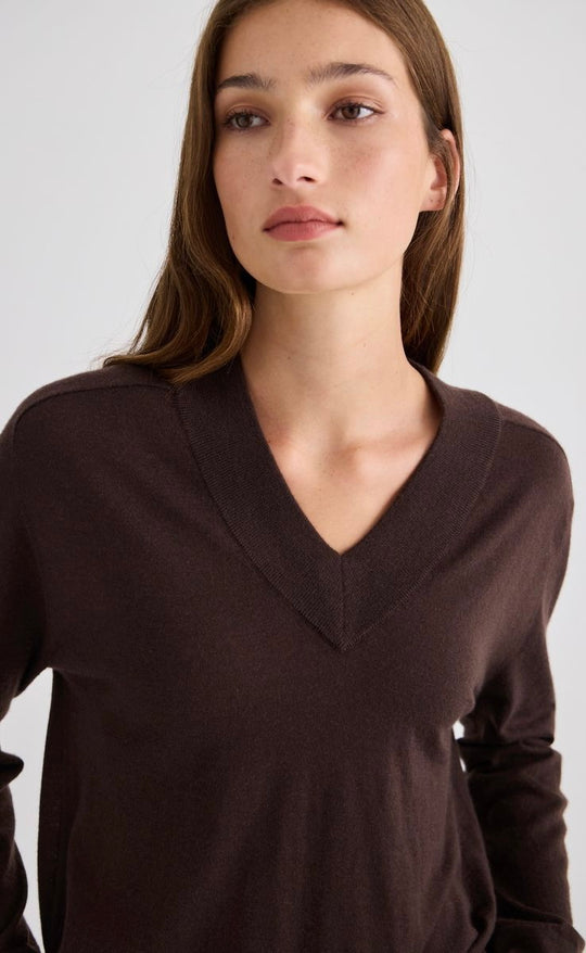 Featherlight Cashmere V Neck Chocolate