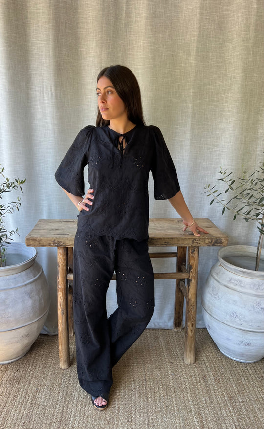 Florence Top Black Anglaise