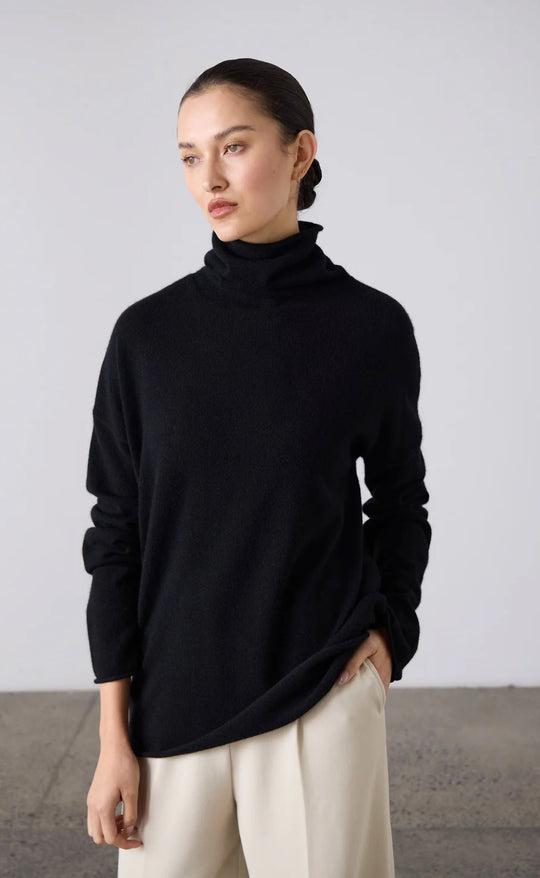 Mara Funnel Neck Black