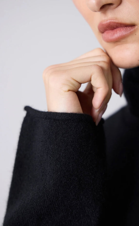 Mara Funnel Neck Black