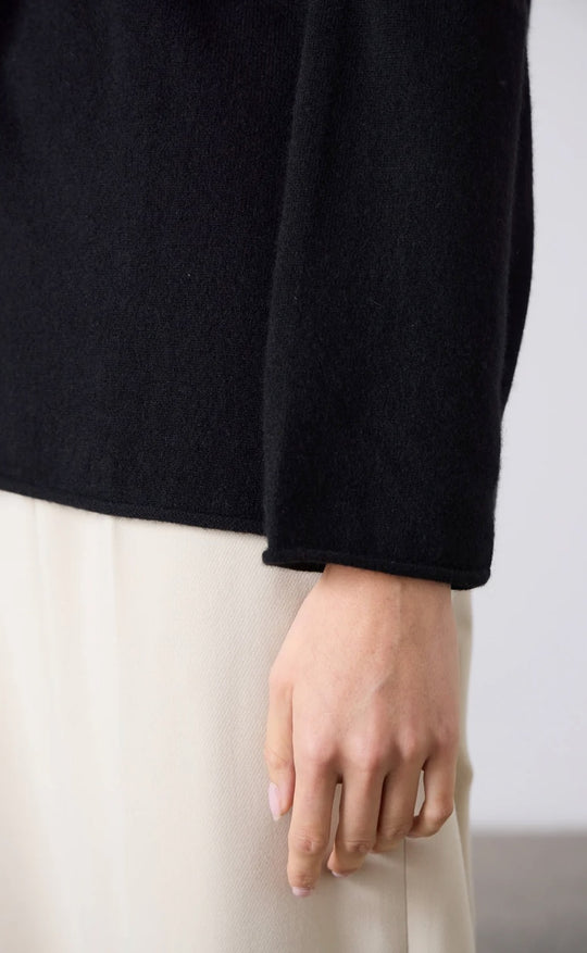 Mara Funnel Neck Black