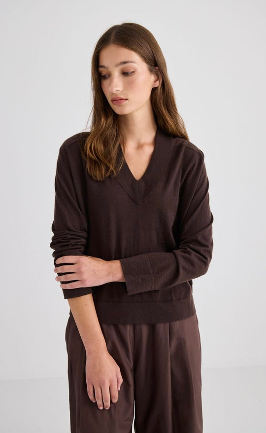 Featherlight Cashmere V Neck Chocolate