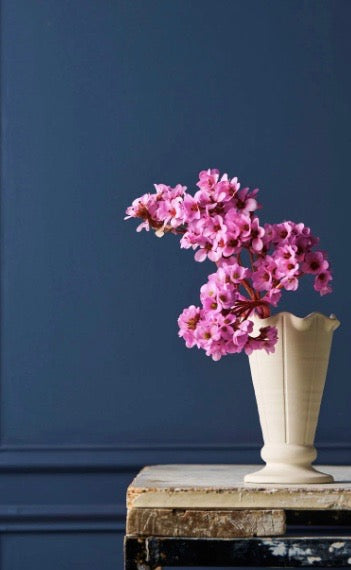 Violet Vase - White