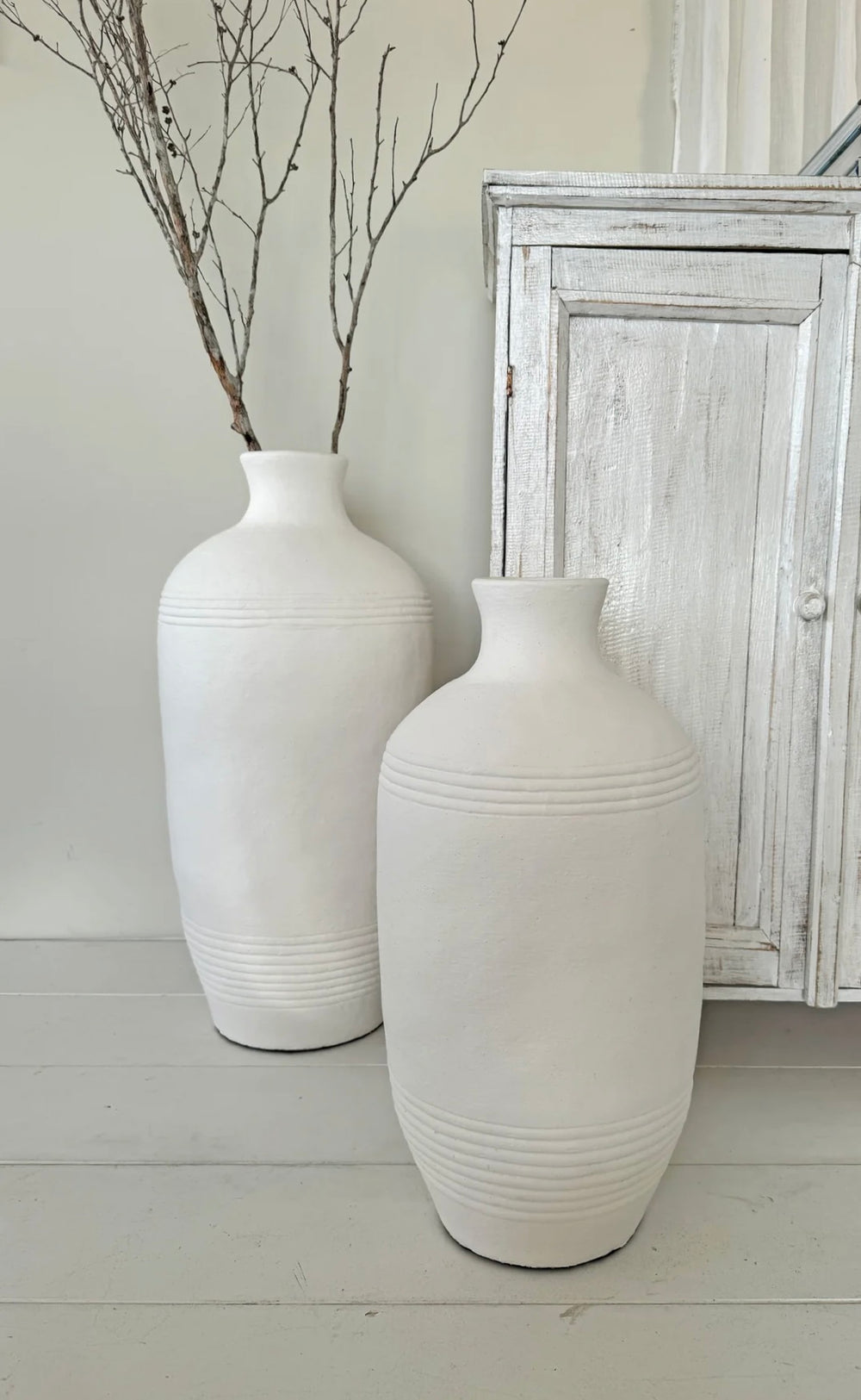 Linear Urn White M