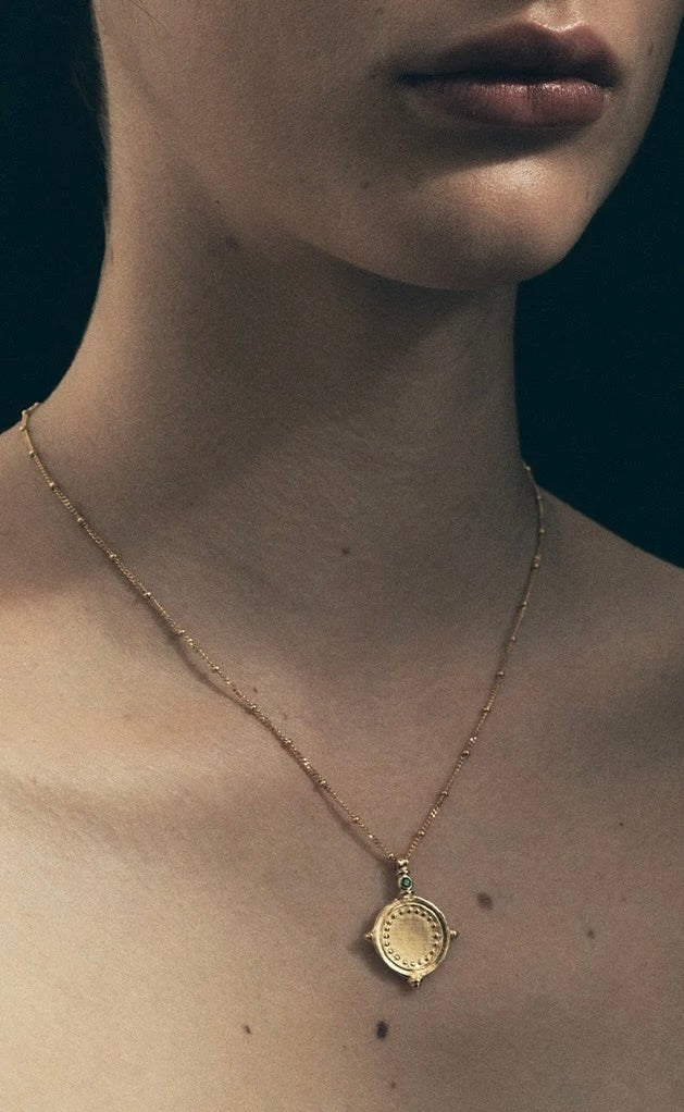 Sura Necklace Emerald Gold