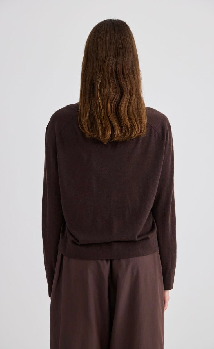 Featherlight Cashmere V Neck Chocolate