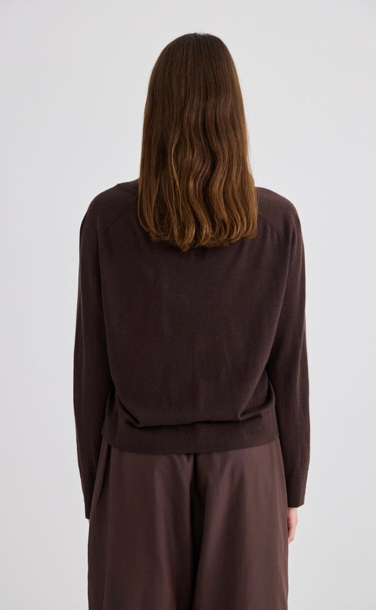 Featherlight Cashmere V Neck Chocolate
