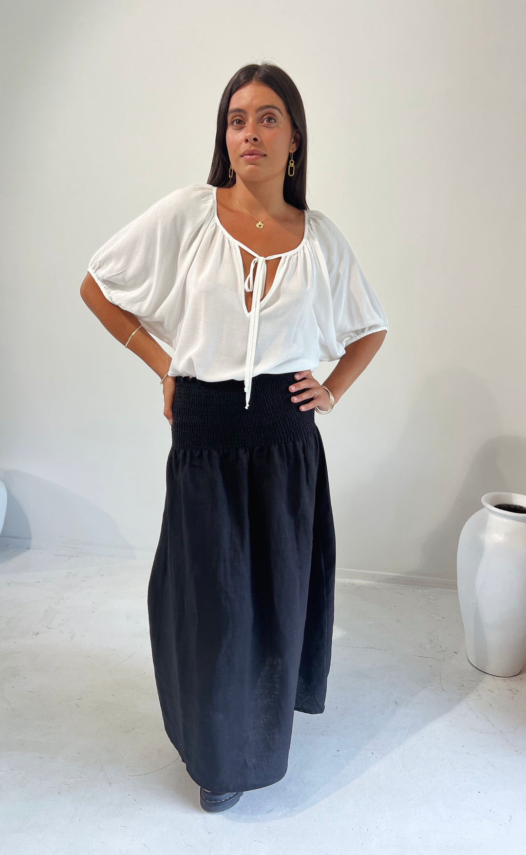 Temple Skirt Black Linen