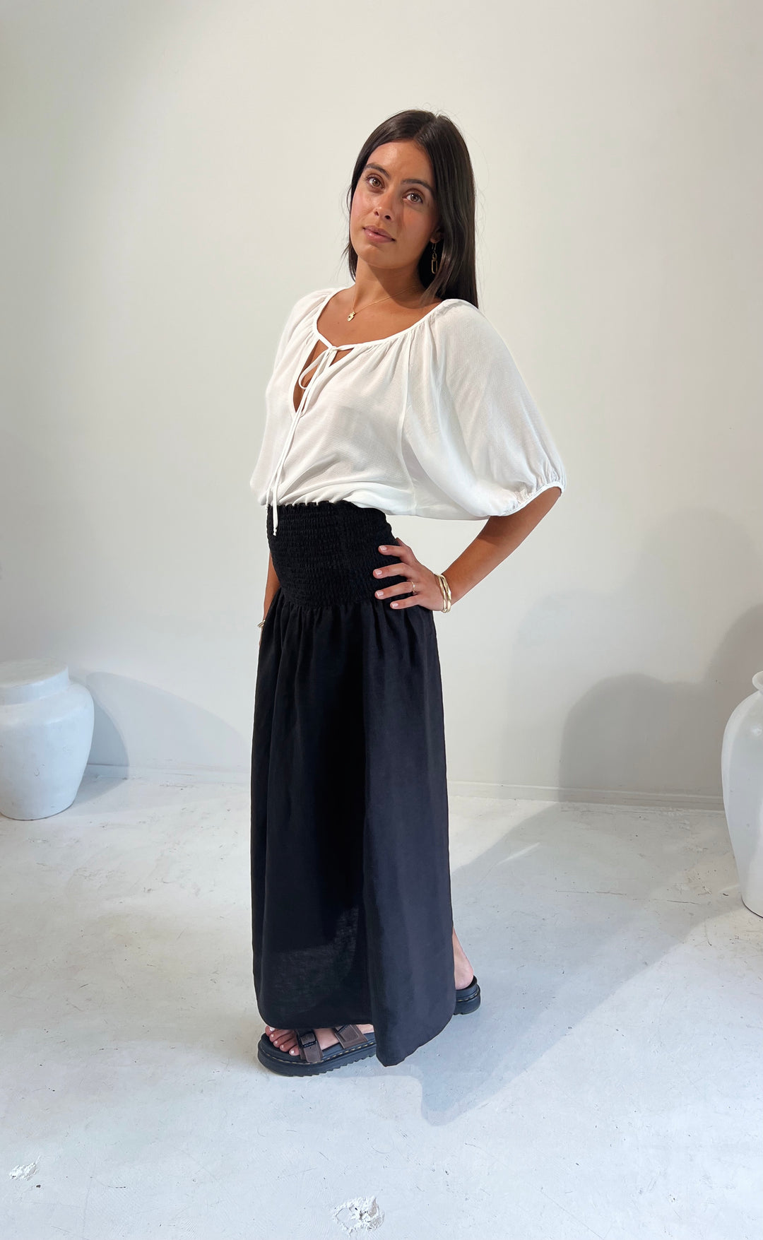 Temple Skirt Black Linen