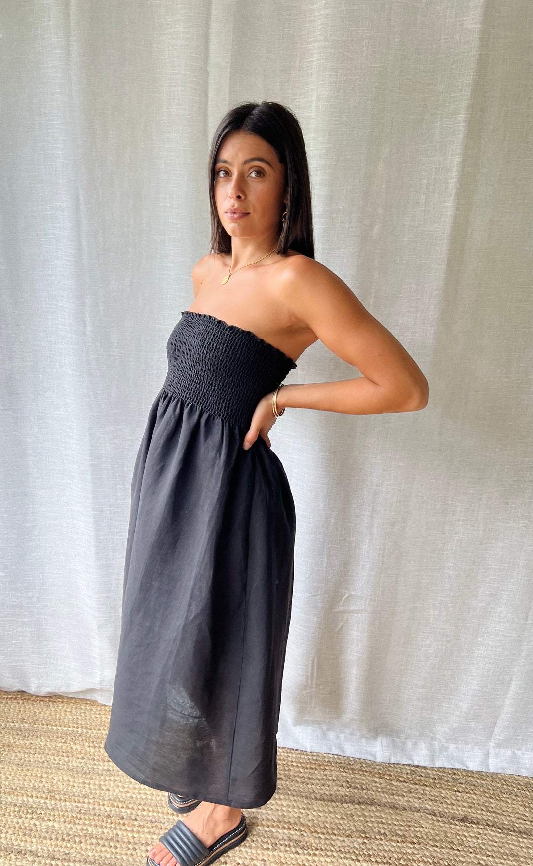Temple Skirt Black Linen